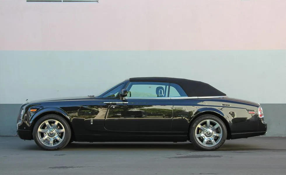 RollsRoyce Phantom Drophead Coupe 2008 bán đấu giá chỉ 31 tỷ đồng