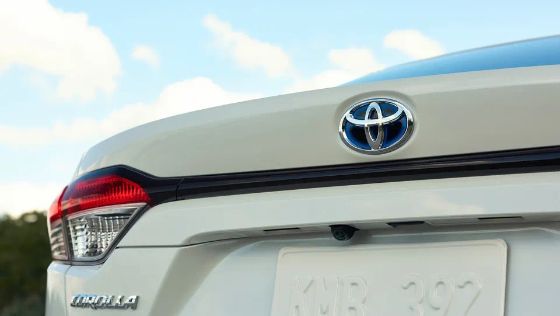 Toyota Corolla Altis Public Ngoại thất 006