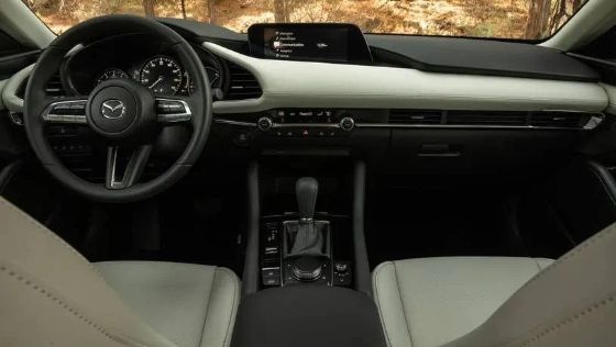 Mazda 3 Hatchback Public Nội thất 001