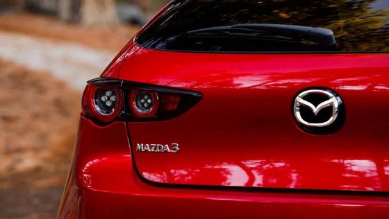 Mazda 3 Hatchback Public Ngoại thất 008
