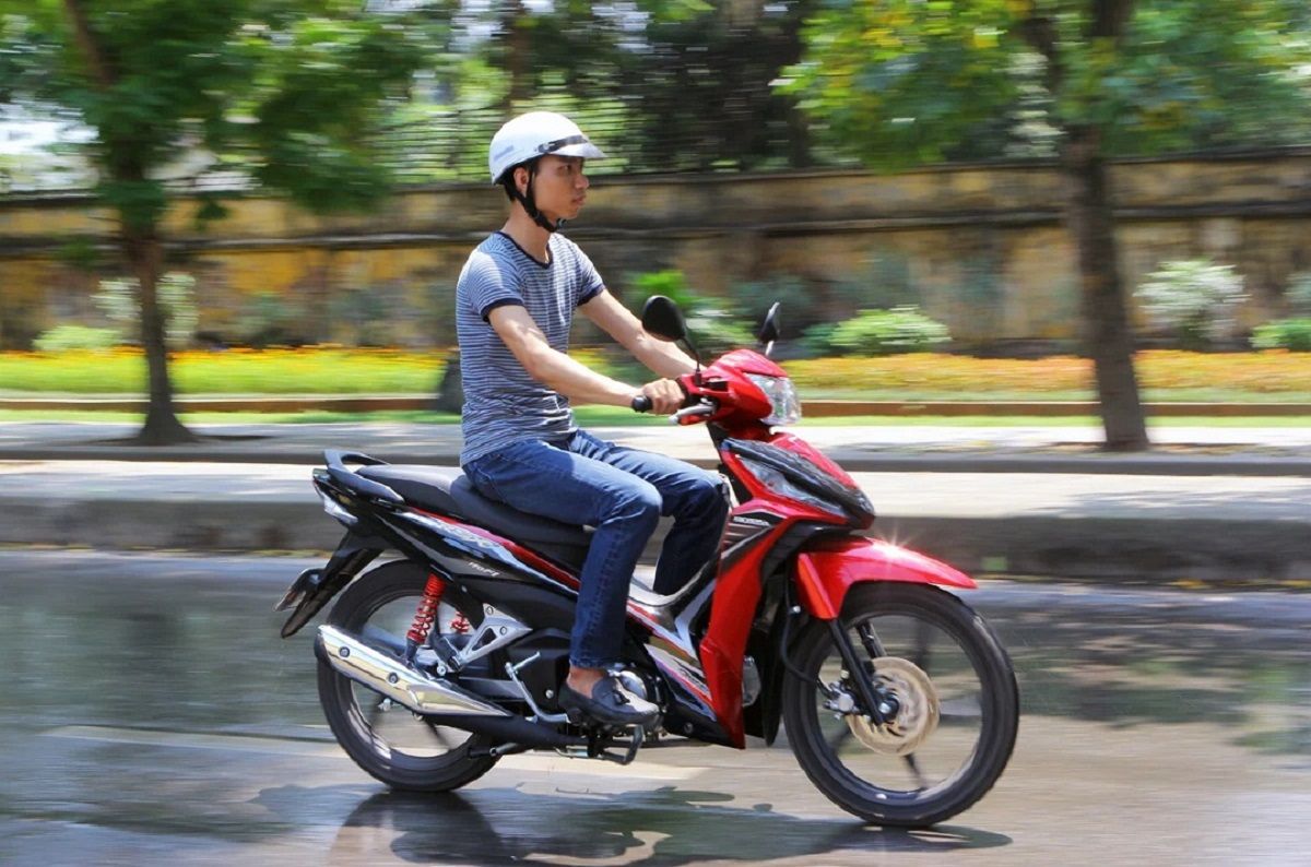 Yamaha tung mẫu xe máy uống xăng cực ít kèn cựa xe số quốc dân của