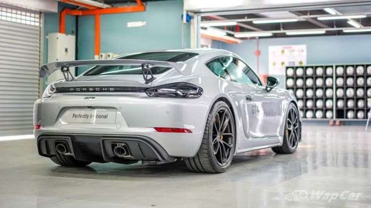 Porsche lập kỉ lục ở năm 2021 với doanh số 301,915 xe. Tăng 11% so với năm trước