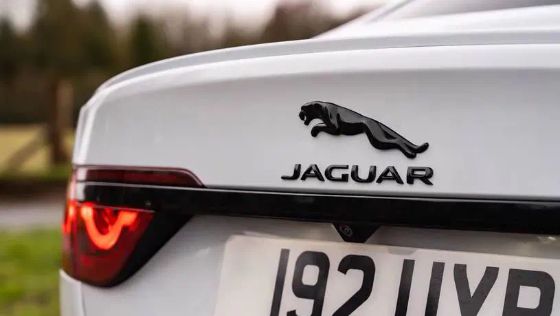Jaguar XF Public Ngoại thất 009