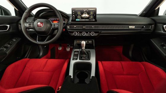 Đón chào Honda Civic Type R 2024 với nội thất đậm chất thể thao và hiện đại của hãng ô tô Nhật Bản. Thiết kế nội thất cực kỳ tinh tế và chất lượng cao, đem lại cho người lái cảm giác thoải mái và thuận tiện trên mọi chuyến đi.