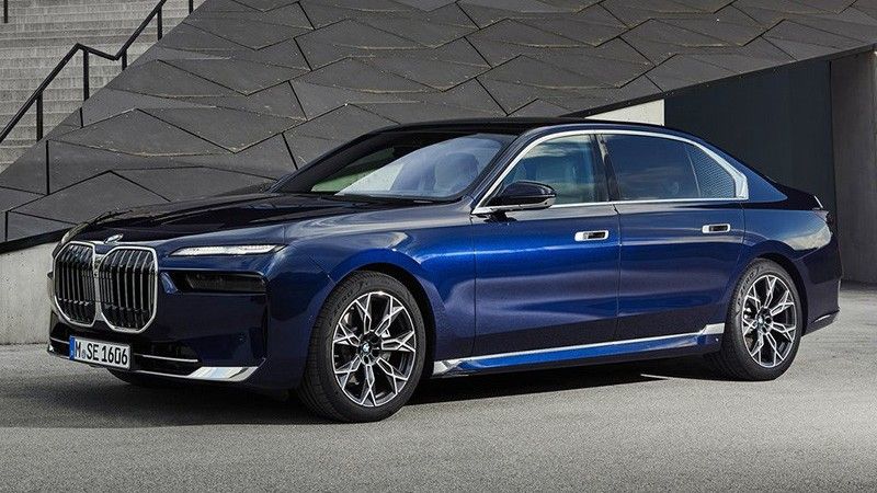 BMW 7 Series 740i Pure Excellence 2023