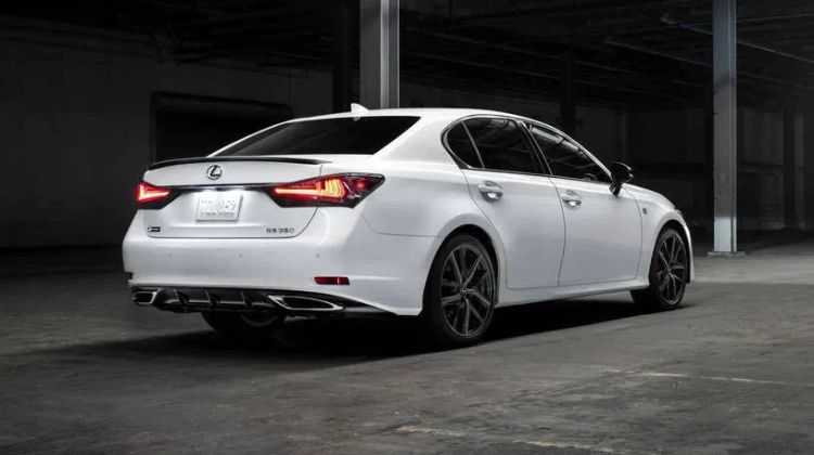 Lexus GS 350 xài 12 năm giá cao hơn Hyundai Elantra mới