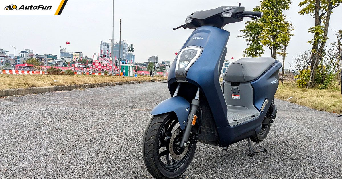  Un primer plano del modelo de motocicleta eléctrica Honda U-Go en Vietnam, un rival a la par de la serie VinFast