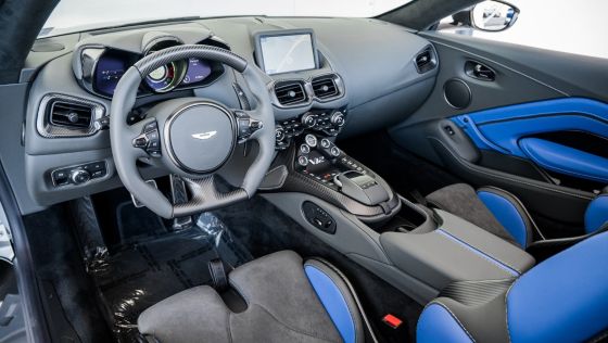 Aston Martin Vantage V12 Roadster 2023 Nội thất 002