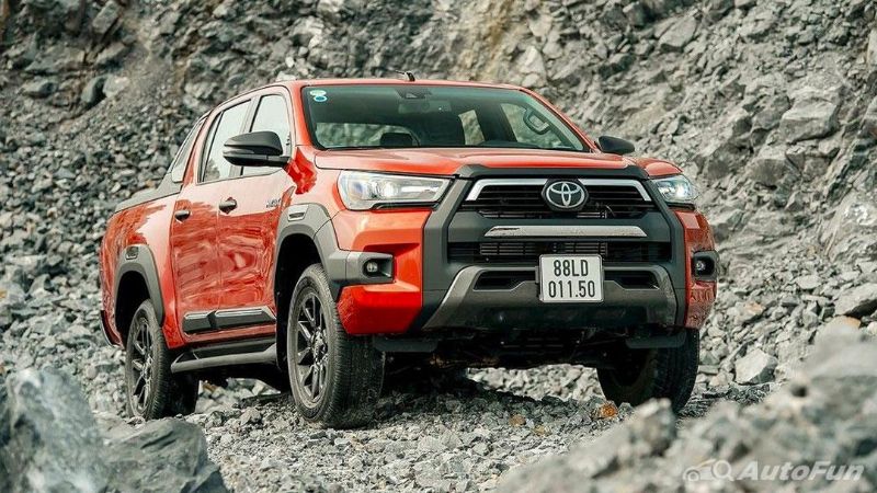 Toyota Hilux 2023 sẽ mở bán trở lại tại Việt Nam vào tháng 3, giá cao nhất phân khúc 02