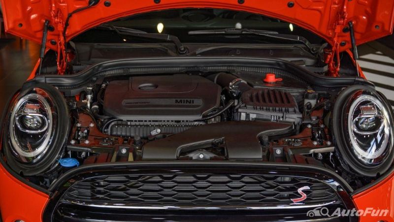 Cả 3 phiên bản Mini Cooper S 3 cửa, 5 cửa và Convertible đều được trang bị động cơ 4 xi-lanh 2.0L TwinPower Turbo