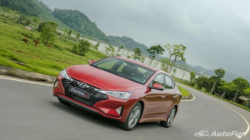 So sánh thông số kỹ thuật Hyundai Elantra và Toyota Corolla Altis: Mẫu xe nào có tiềm năng dẫn đầu phân khúc? 01