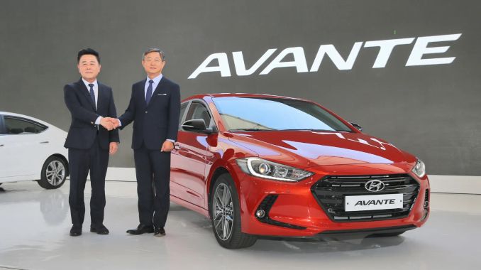 Ảnh thực tế Hyundai Avante 2021 giá từ 12412 USD tại Hàn Quốc có thể sẽ  về Việt Nam  Autozonevn