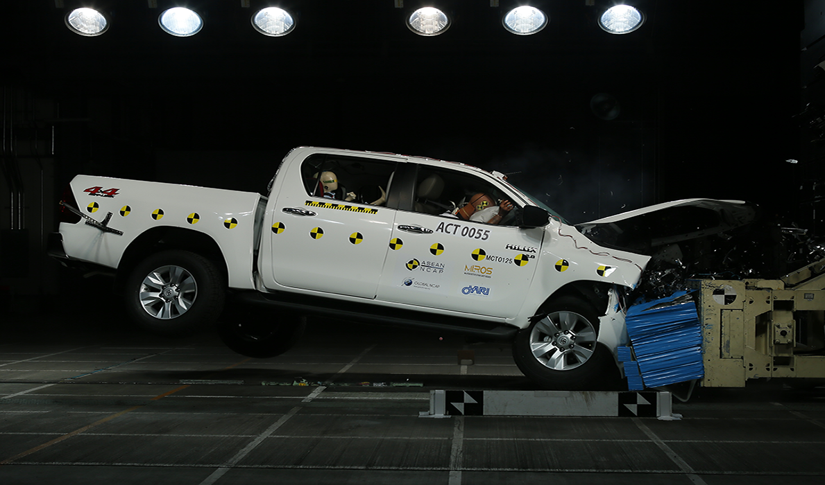 Thử Nghiệm Va Chạm Toyota Hilux 2020 Xếp Hạng ASEAN NCAP